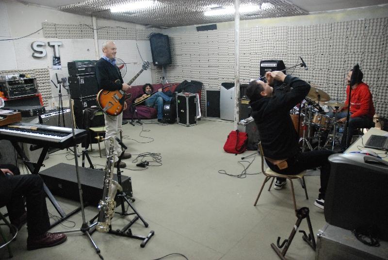 En el local de ensayo